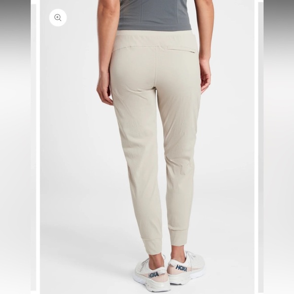 ATHLETA Trekkie North Jogger in Ecru Light Beige Athletic Pants Pockets Size 4 - Picture 5 of 12